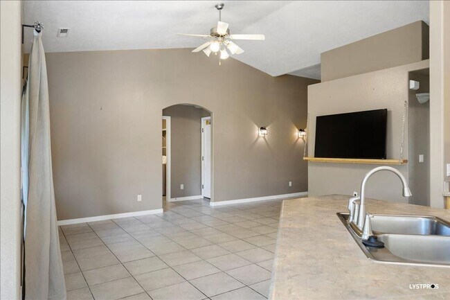 Building Photo - 1630 E 2450 S