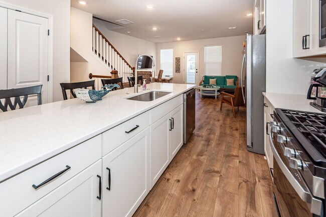 Building Photo - 4 Bedroom, 3.5 Bathroom Townhome in The Marshes at Cooper River - Charleston