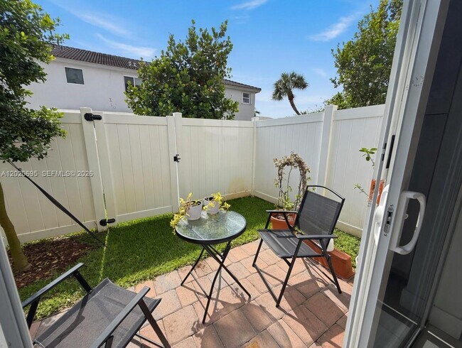 Building Photo - 217 SW 170th Ave