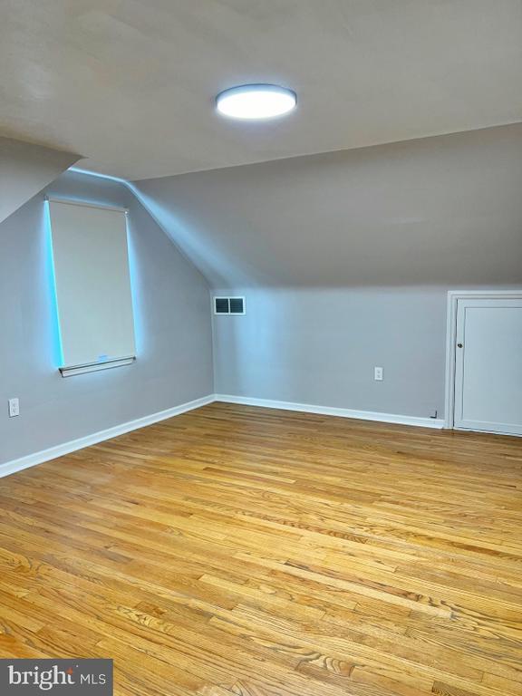 Building Photo - 717 Elm Terrace