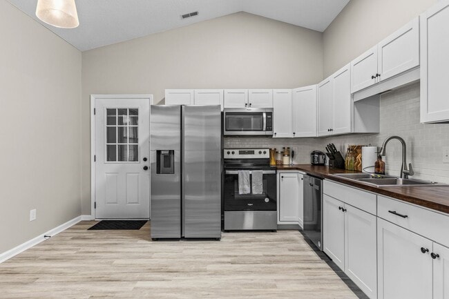 Building Photo - 612 Crissy Dr