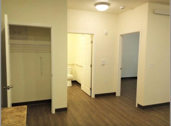 Building Photo - 749 Streeter Dr