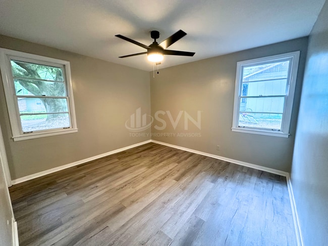 Building Photo - 1104 Garland Dr