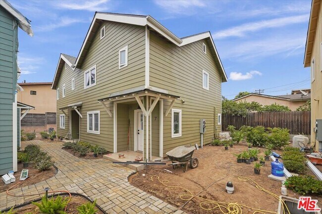 Building Photo - 1317 Punta Gorda St