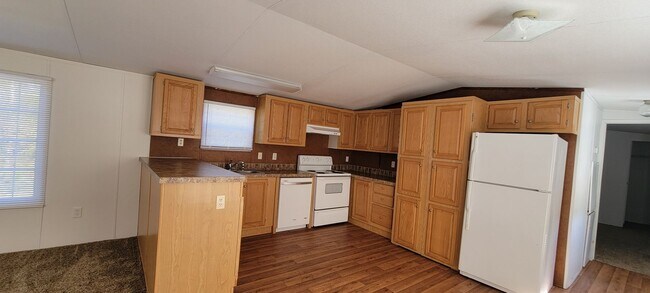 Building Photo - Ready to Move in