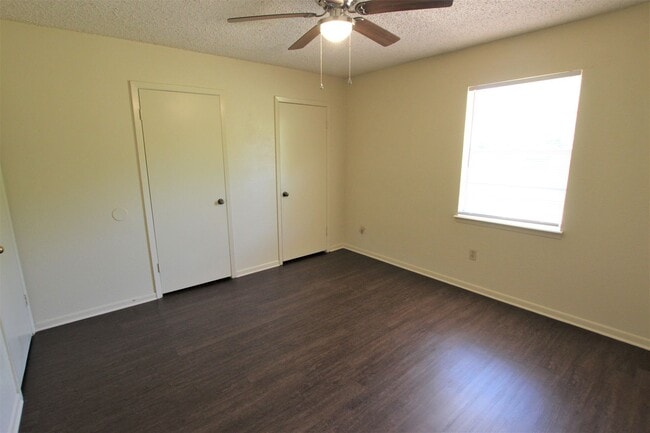 Building Photo - COMING SOON! 2 Bedroom 1 Bath Duplex in West Tyler!
