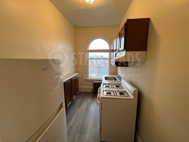 Building Photo - 2 Ware St