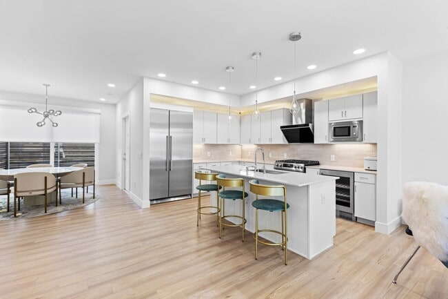 Building Photo - Exclusive Townhome in The Vue at Celebration Pointe