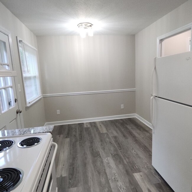 Building Photo - Townhouse Apartment FOR RENT in the Heart ...