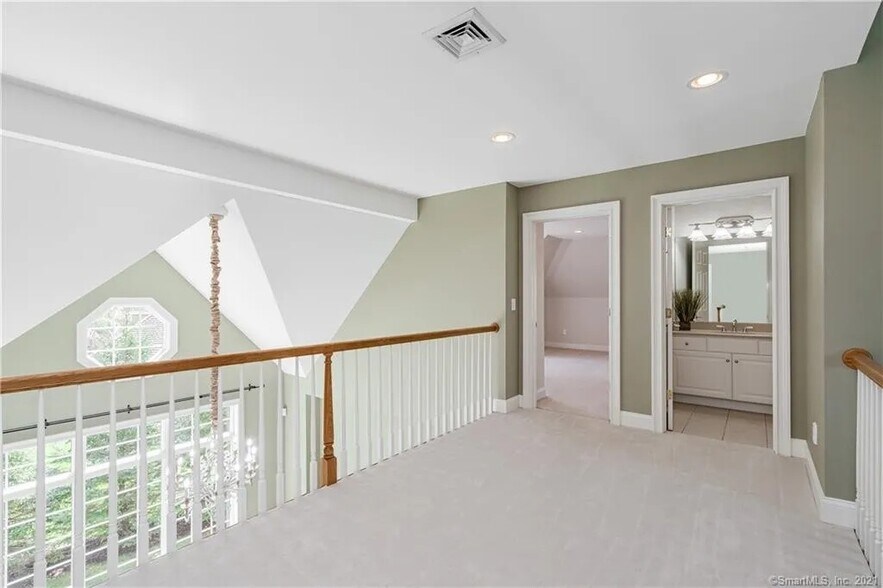 Second floor landing - 6 Wyeth Dr