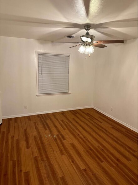 Building Photo - 212 Logan St