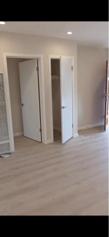 Building Photo - 1435 E Maple St