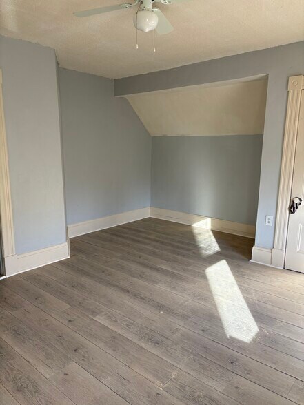 Building Photo - 121 London St