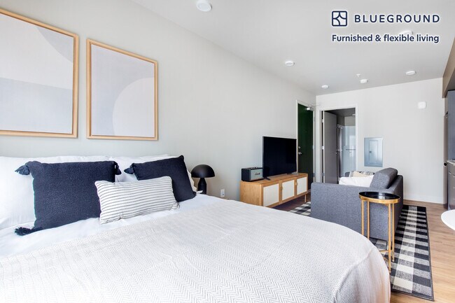 Building Photo - 408 Aurora Ave N