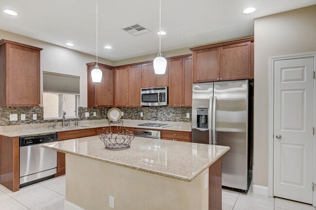 Building Photo - Beautiful 3BR Toscana Home
