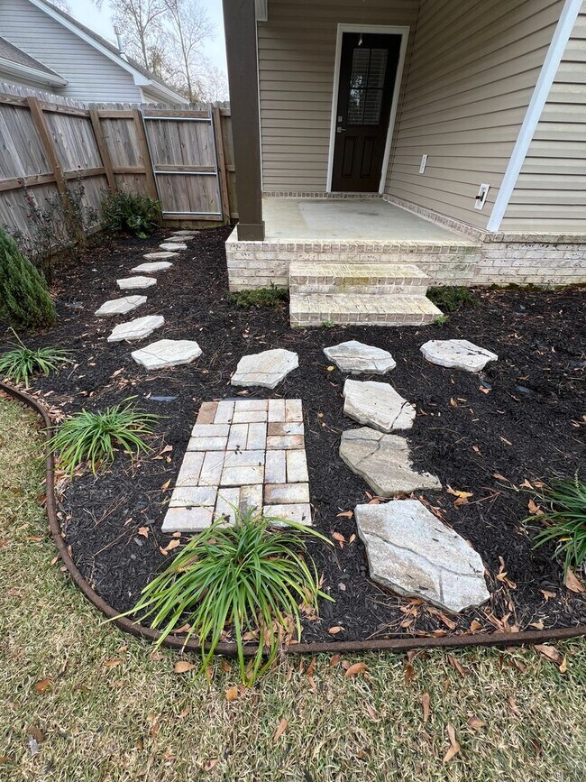 Building Photo - Available May!