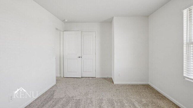 Building Photo - 758 Oakhurst Dr