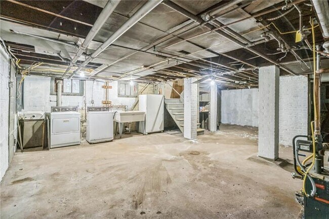 Building Photo - 3482 Beechwood Blvd