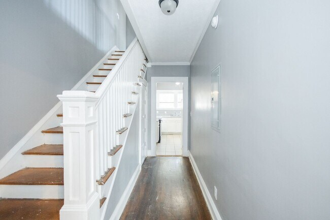 Building Photo - 217 S 11th St