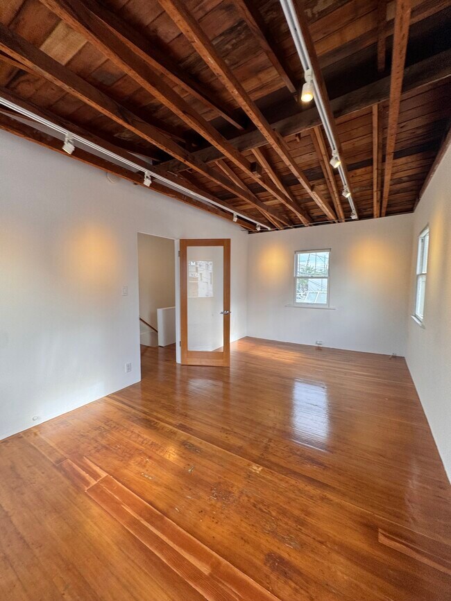 Building Photo - 1413 Abbot Kinney Blvd