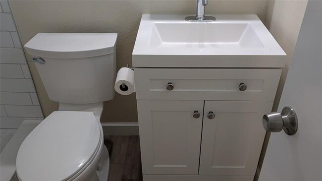 Building Photo - 5168 NE 6th Ave