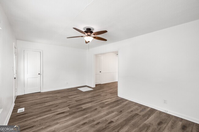 Building Photo - 1801 Crestridge Dr SE