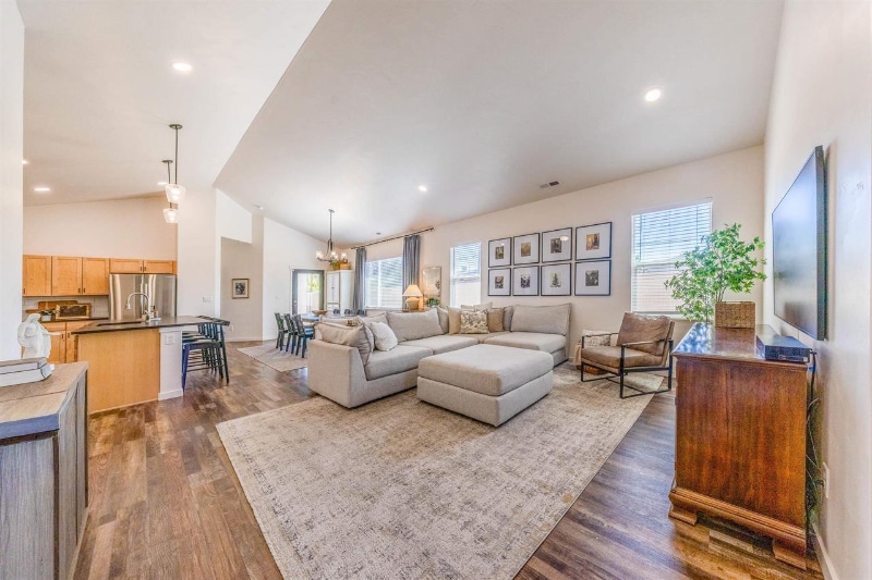 Building Photo - 450 Fox Meadows Ct