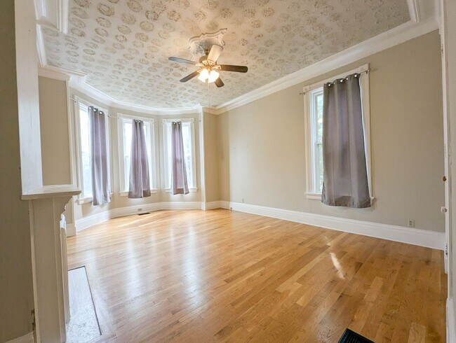 Building Photo - 32 Conklin St