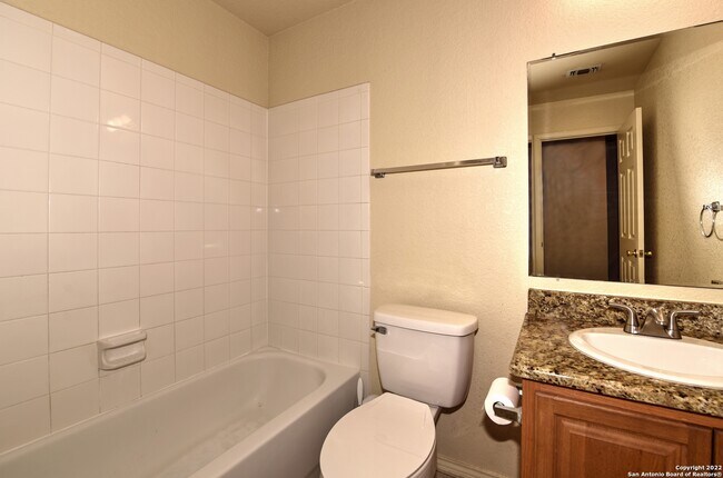 Building Photo - 3202 Eisenhauer Rd