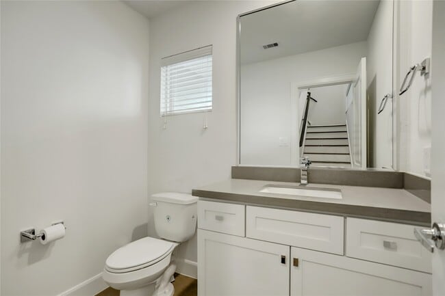 Building Photo - 954 W 18th St