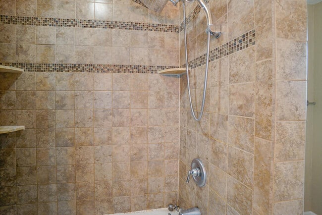 Building Photo - THREE BEDROOM HOUSE IN VANCOUVER