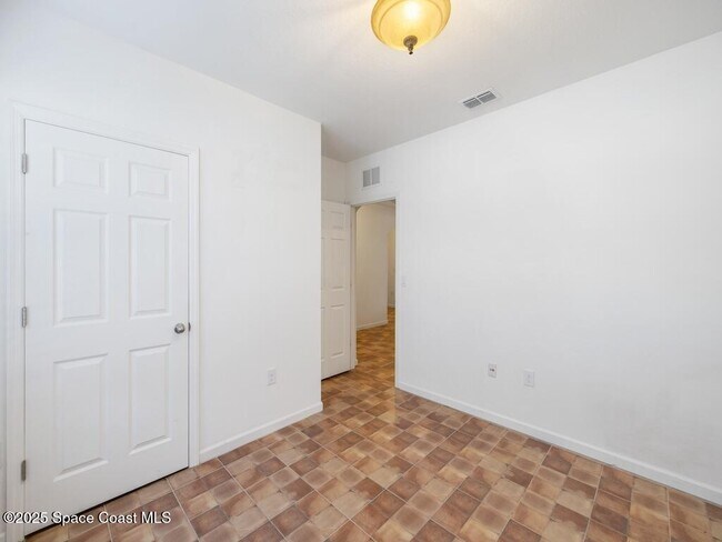 Building Photo - 1440 Lexington Square SW