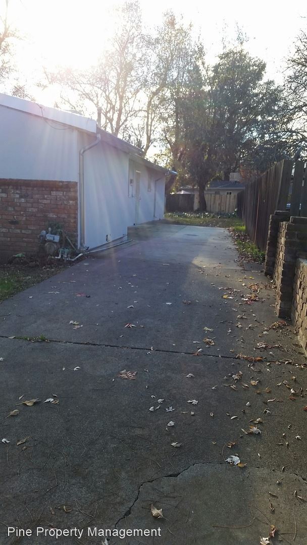Building Photo - 3 br, 1 bath House - 2174 Paris Avenue