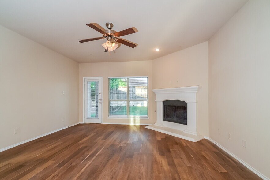 Building Photo - 217 Red Hawk Pl