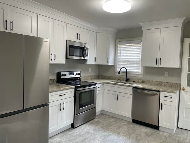 Building Photo - 304 1st St