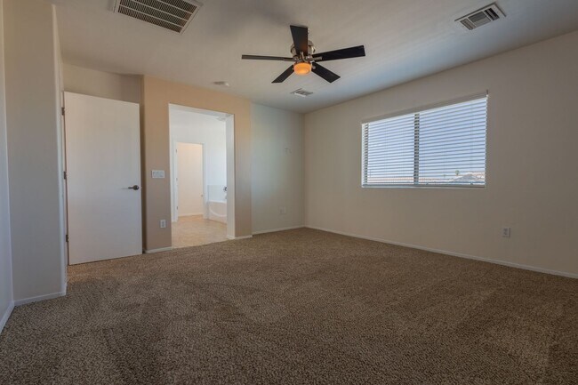 Building Photo - SHOWING SATURDAY 04/25 @ NOON. MUST TEXT AGENT!