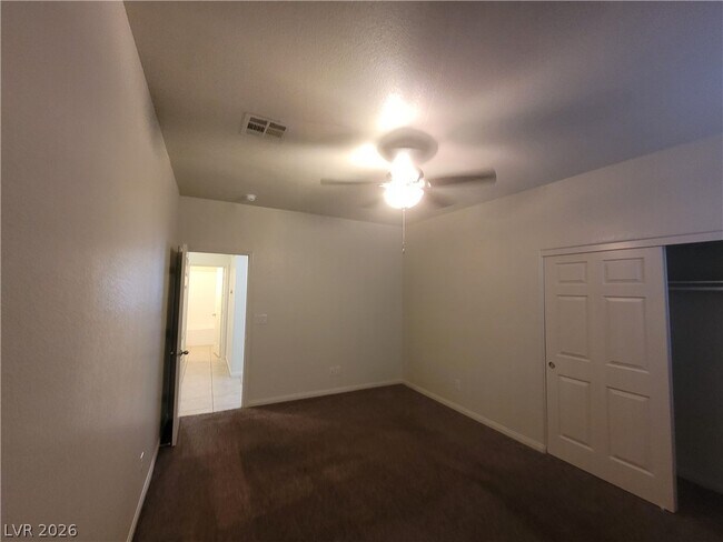 Building Photo - 2409 W Gilmore Ave