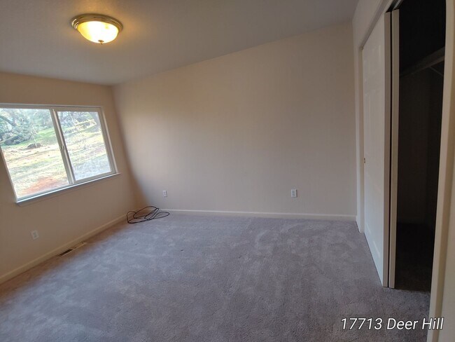 Building Photo - Hidden Valley Lake Rental-