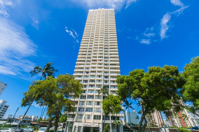 Building Photo - Contessa Condo 304 / 2b2b1pkg Ready to Mov...