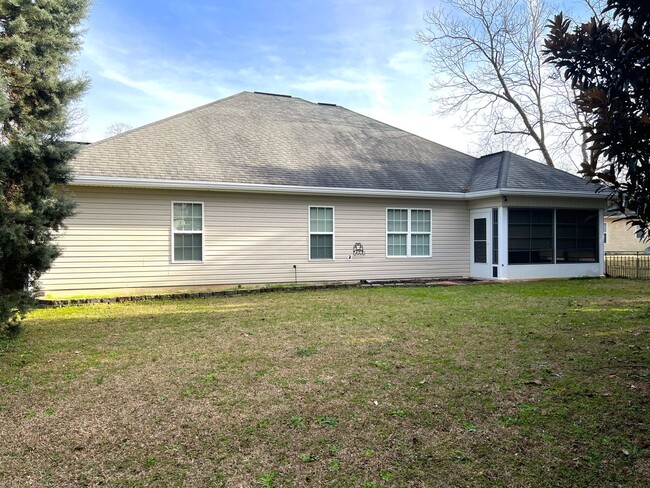 Building Photo - Great House!!