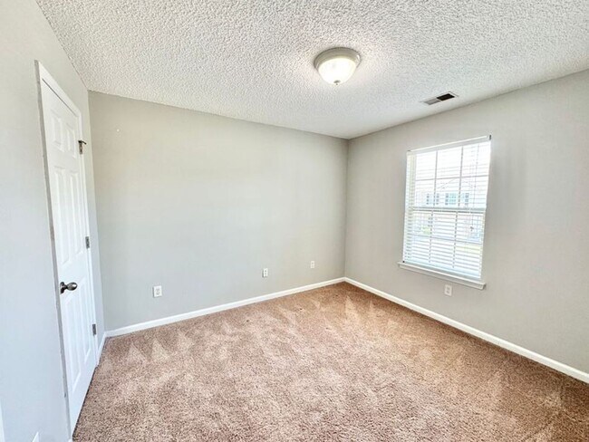 Building Photo - Townhome located in Live Oak!!