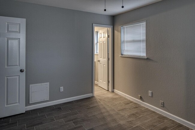Building Photo - 100 Crestline Dr