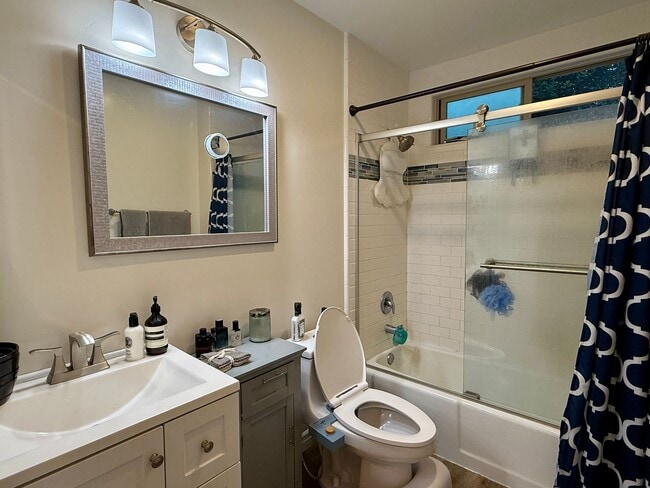 Building Photo - Charming 2 bedroom Condo in Carlsbad Village