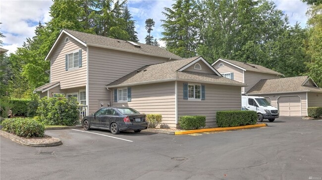Building Photo - 2bd/2.5ba Kenmore Townhome
