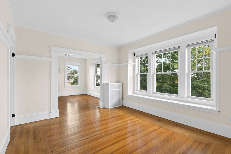 Building Photo - 723 Fellsway