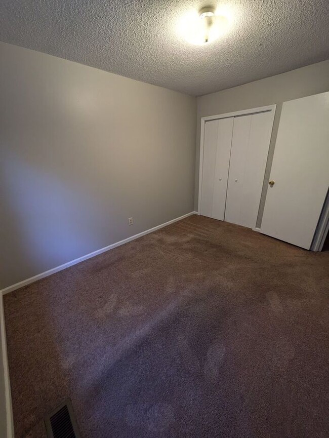 Building Photo - 2BD/1.5BA Unit in Hickory