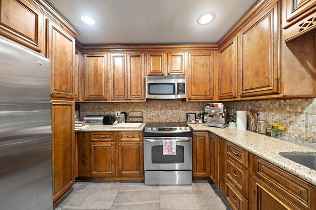 Building Photo - 3018 Baldwin St