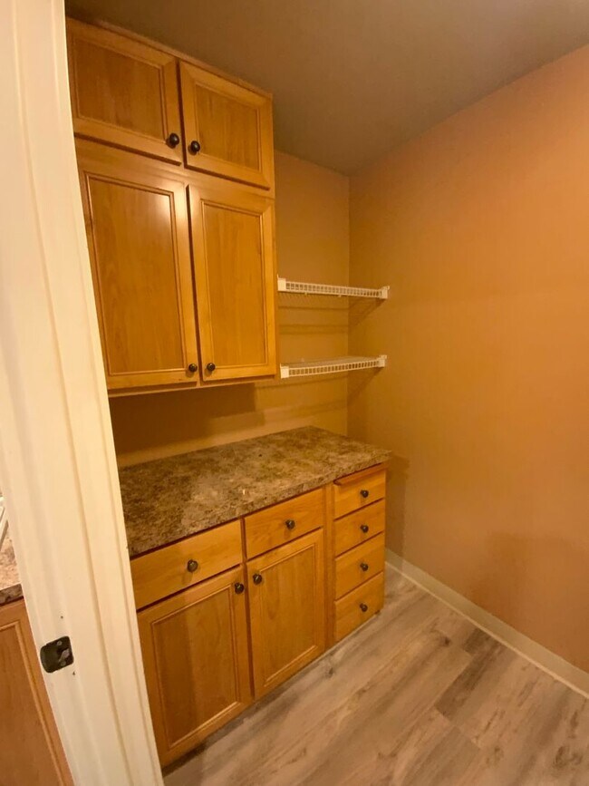 Building Photo - Holiday Move-in Special! Modern 2B, 2Ba Condo in Exclusive Gated Community!