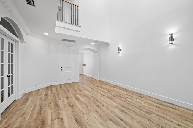 Building Photo - 218 NE 15th Ave