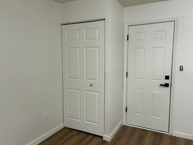 Building Photo - 301X Dupont Ave